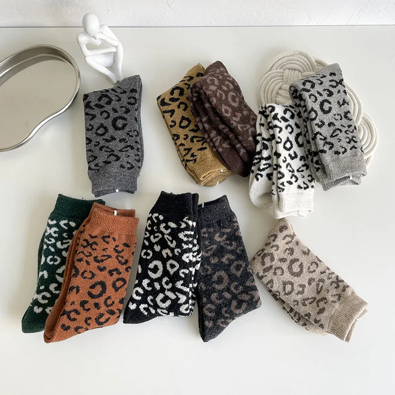 Description Picture 2 of itemThickened winter wool socks Japanese vintage fashion leopard print thermal socks High quality women wool socks Christmas gift