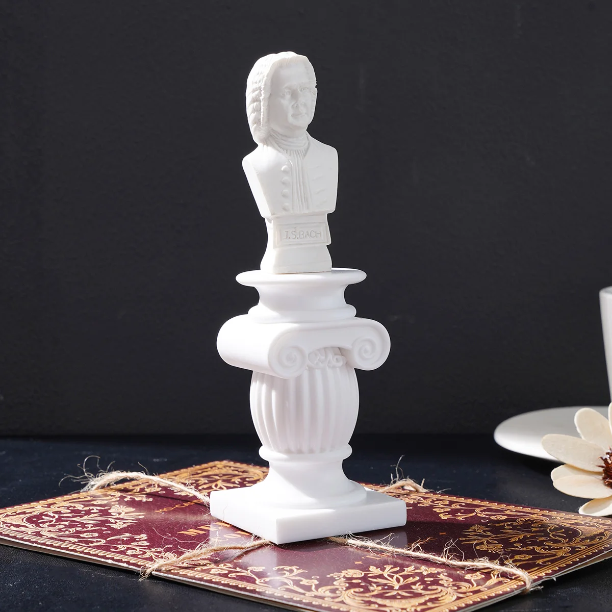 1PC, white drum-shaped Roman column sculpture handicraft, European-style candle decorated base, festival decorative candlestick