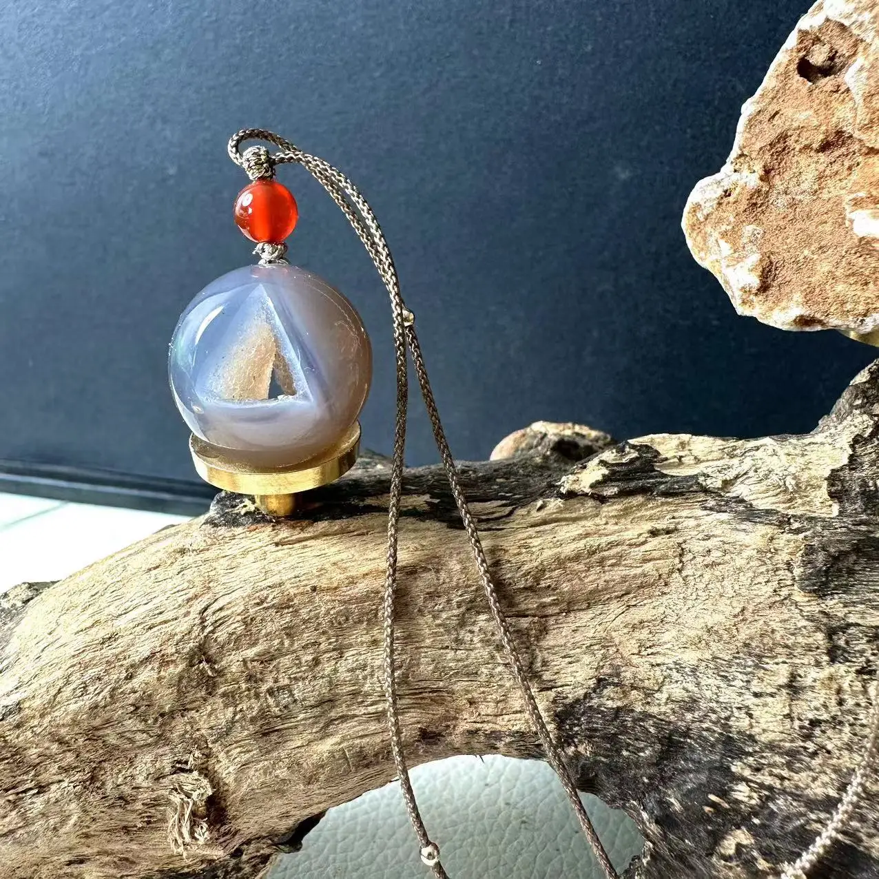 

Natural Agate Jewel Necklace, Hand Woven,Ore Original Agate Ball Necklace,Healing Energy Gem, Home Decoration Crafts, Gift