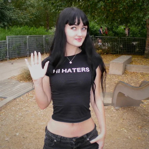펑크, Y2k의 유행, 하라주쿠 고딕 스타일을 모두 담은 Hi Haters 레터 고딕 티셔츠 추천