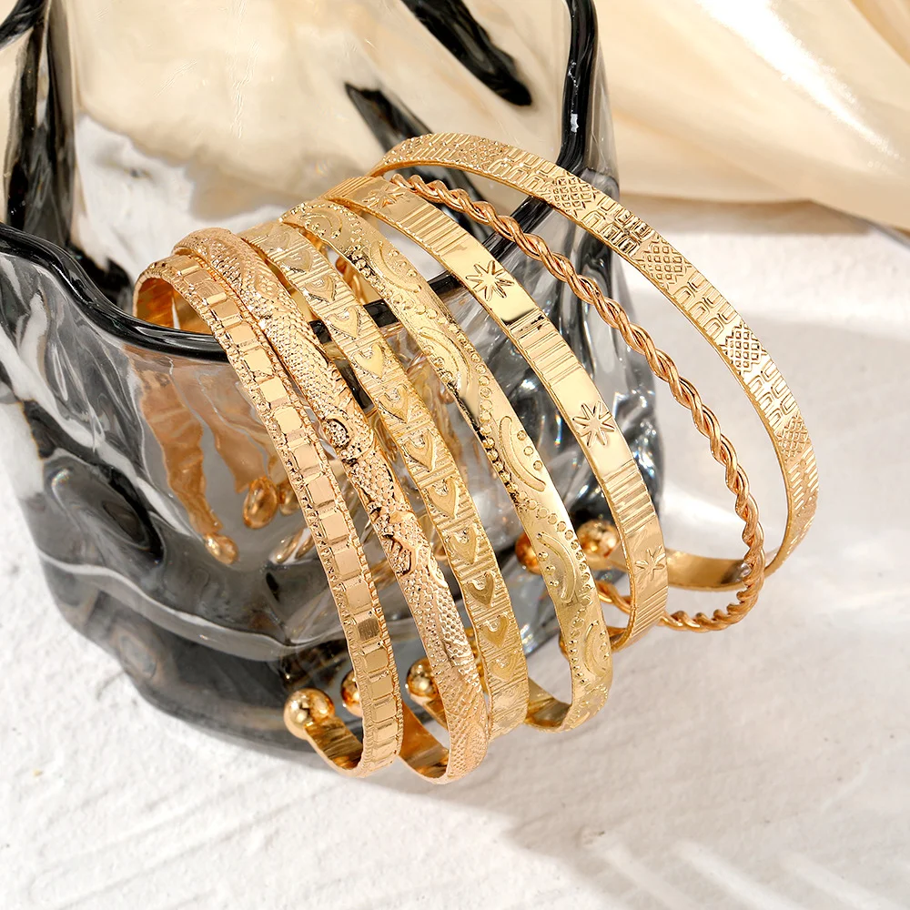 7 Pcs/Set Punk Gold Color Bracelets for Women Streetwear Goth Heart Prints Metal Design Open Bangle Fashion Jewelry Gifts 2024 2