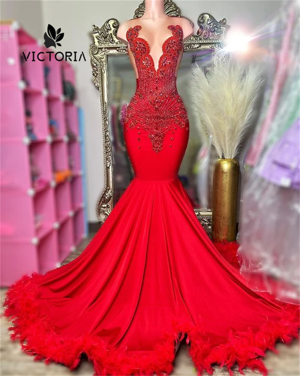 vestido-de-graduaci-n-con-plumas-rojas-de-dise-o-para-ni-as-negras