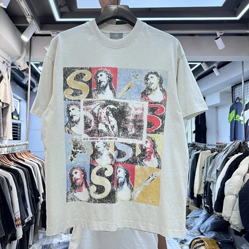 

Футболка с принтом