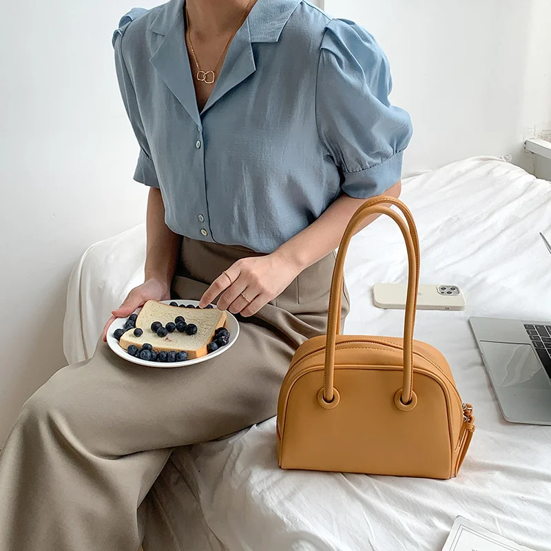 

Сумка на плечо для женщин 2023 Весенняя трендовая винтажная однотонная дизайнерская женская сумка из мягкой искусственной кожи с кошельками