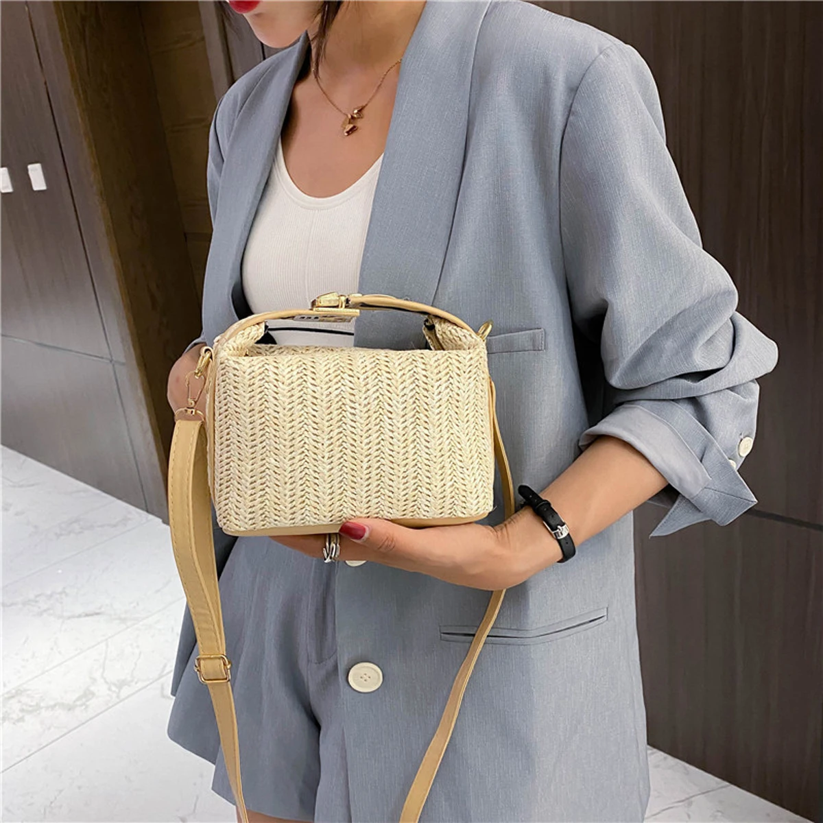 Sommer Kleine Stroh Handtasche Trendy Schulter Tasche Gewebt Eimer Umhängetasche Casual Meer Strand Tasche Gilrs Griff Tote
