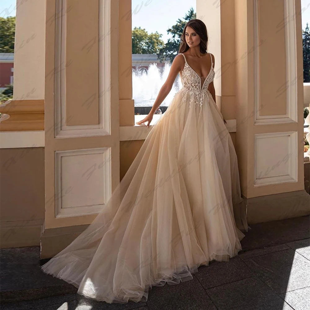 

Элегантные свадебные платья а-силуэта, модные романтичные Простые платья невесты с глубоким V-образным вырезом, без рукавов, со стразами