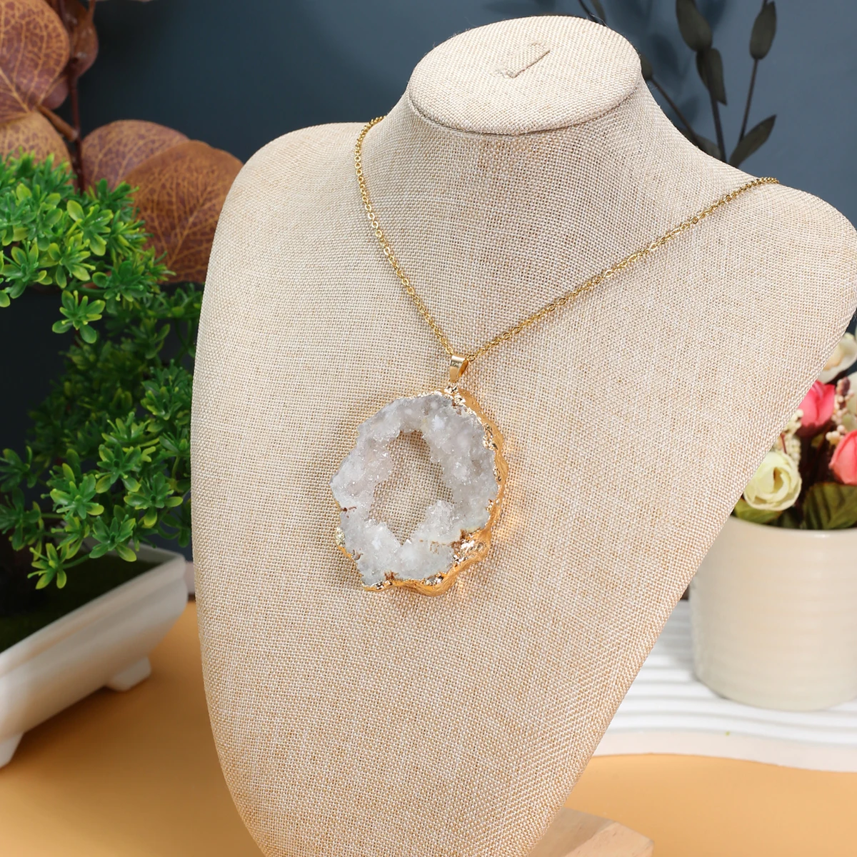 

Natural Stone Necklace Pendant Irregular Phnom Penh Shape Crystal Gemstone Exquisite Charms for Jewelry Making Diy Accessories