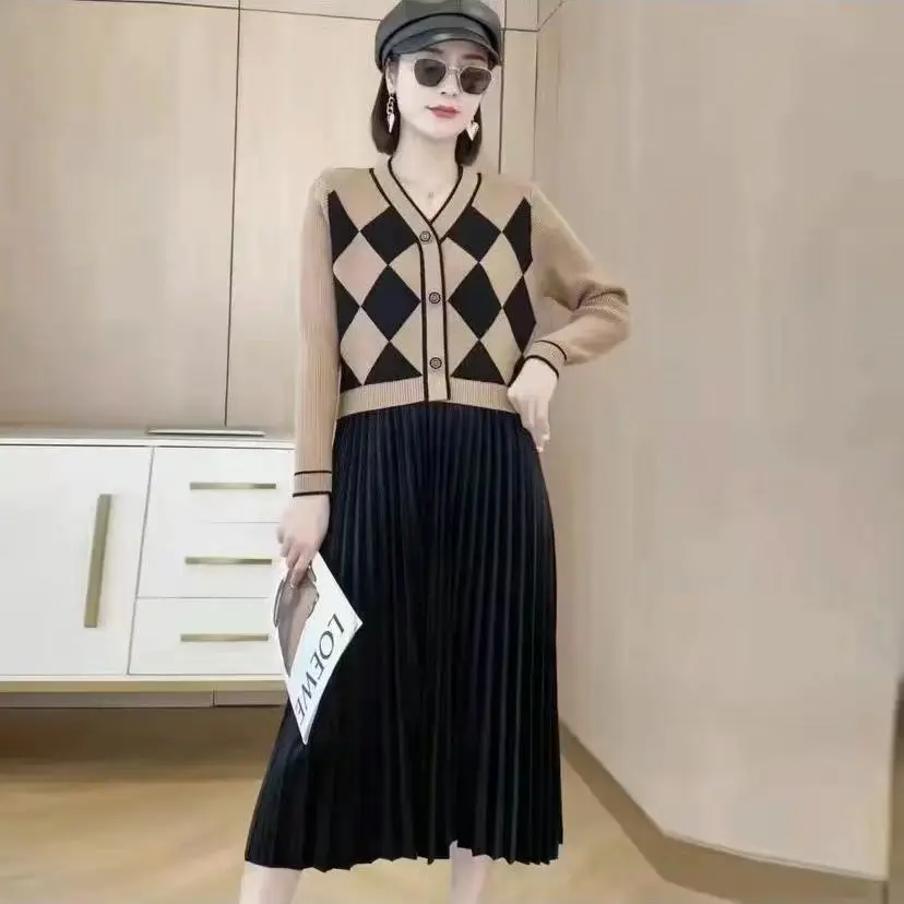 

Printed bottoming skirt black diamond plaid women's fake two-piece plaid outside loose temperament a word broken flower jacket