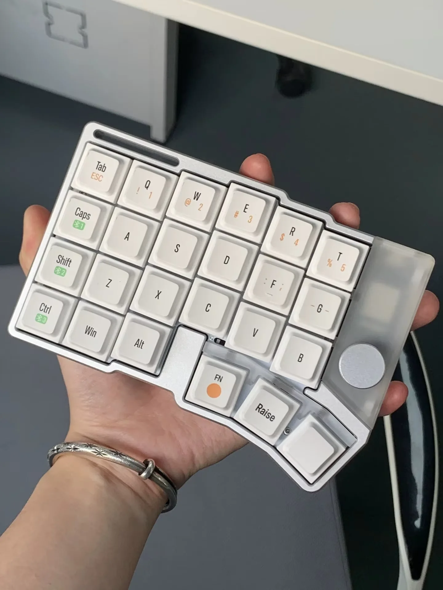 Jezail Funder Cornix キーボード Jezail Funder Cornix LP ロープロ分割キーボード紹介