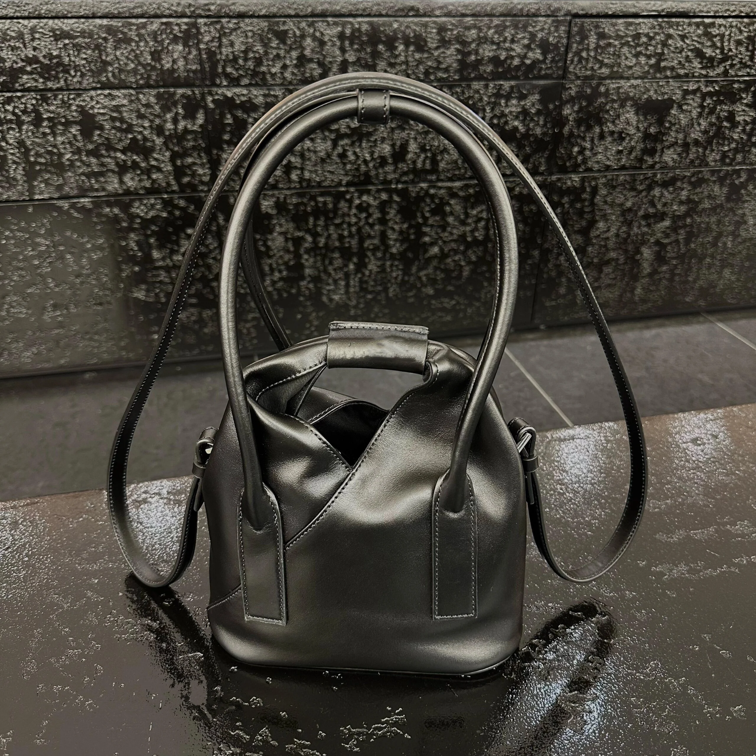 

23ss New Style Women Black Handbag Commuter Cowhide Leather Tote Bag Casual Shoulder Crossbody Bag