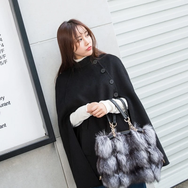 2023 New Fashion Fur Handbag Winter Fluffy Fox Fur Luxury Shoulder Bag Female Designer Large Capacity Crossbody Bag