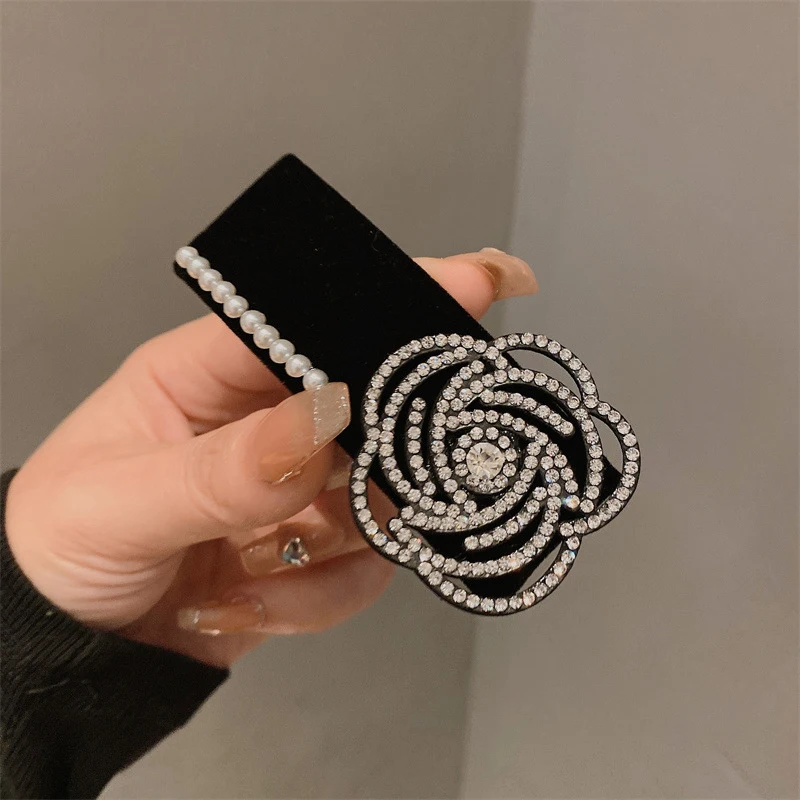 Рисунок 6 - Женская бархатная заколка для волос