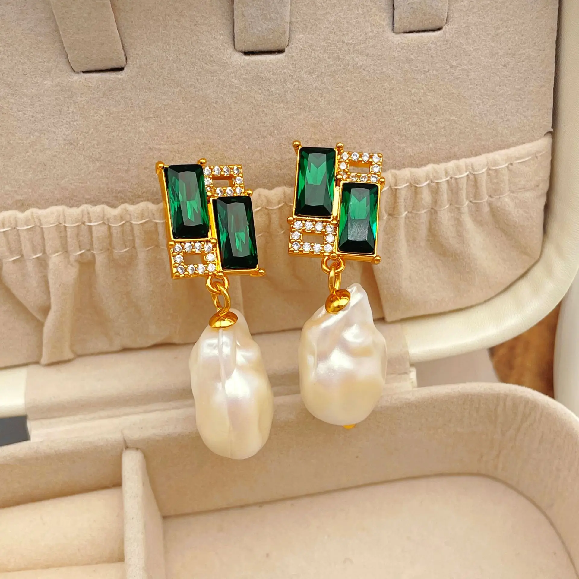 

French baroque pearl green zircon earrings for women stylish court lady advanced banquet eardrop fine jewelry