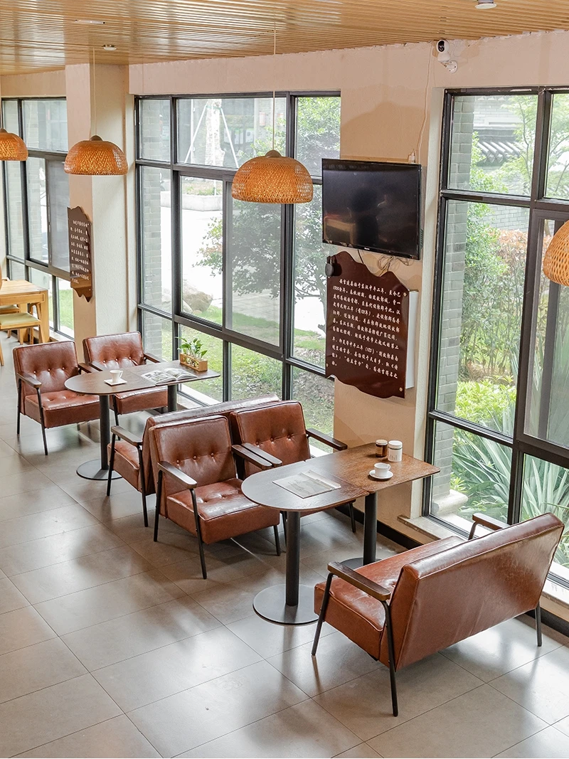 Кофейный столик в стиле ретро