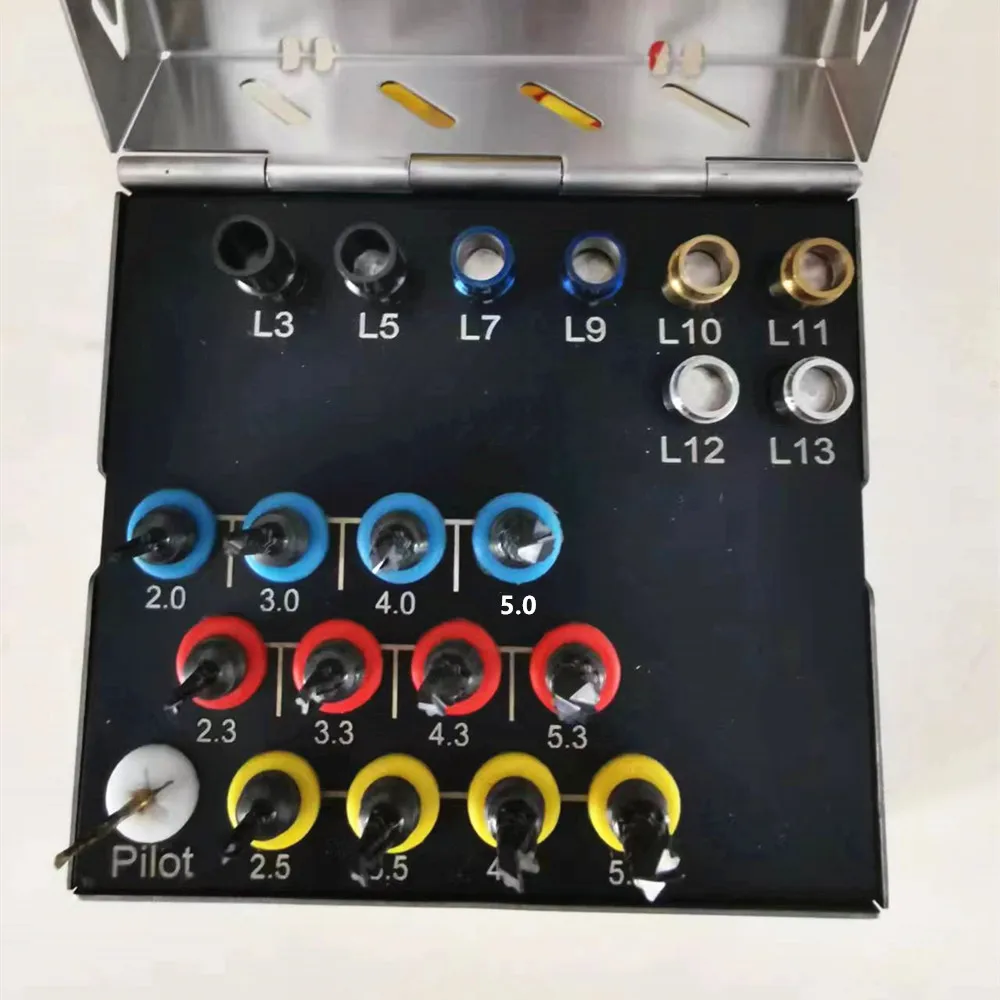 Рисунок 2 - набор инструментов для имплантации