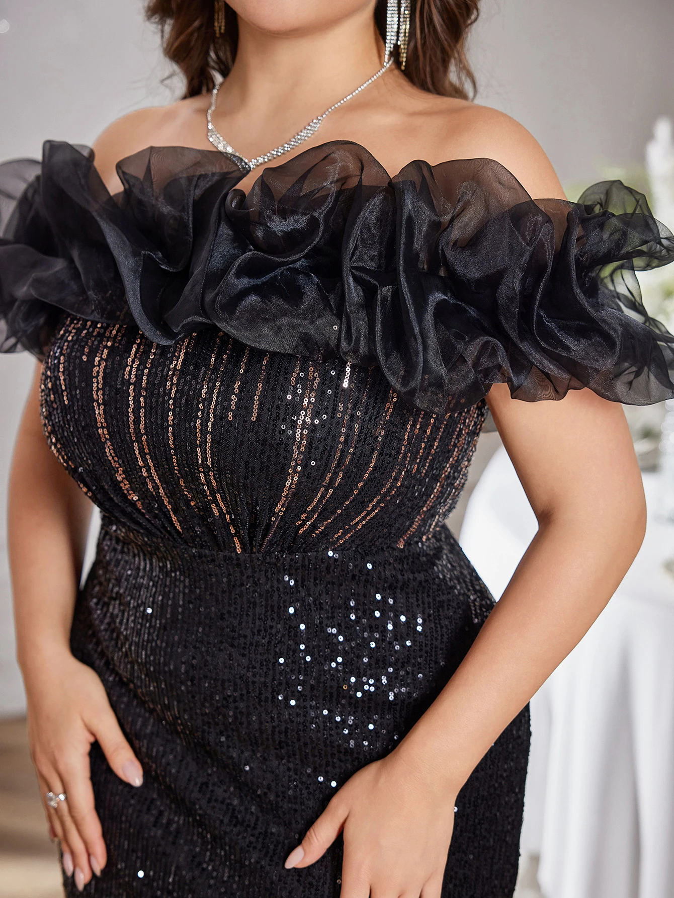 فستان سهرة كتف واحد ترتر متدرج