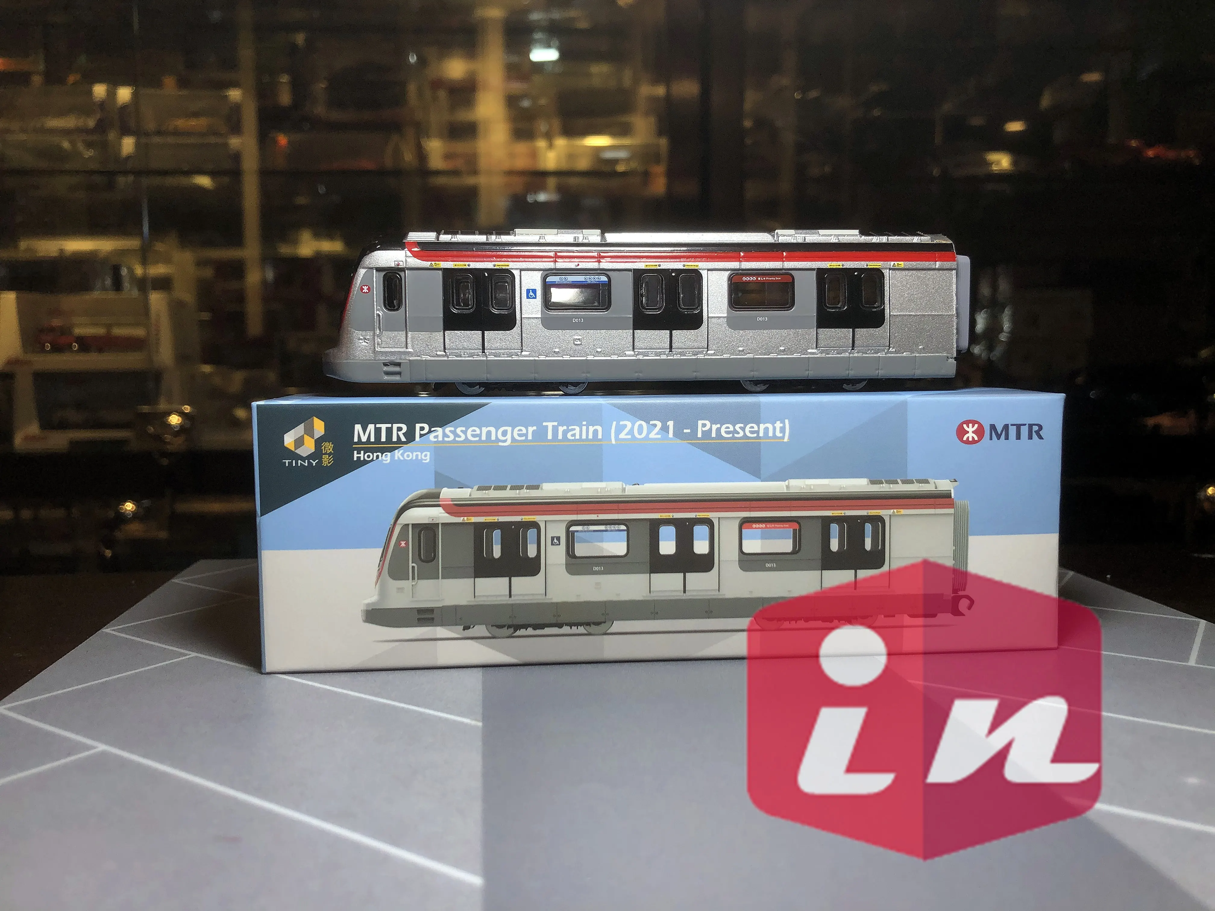 

Tiny City MTR12 MTR Passenger Train Hong Kong DieCast Model Car Collection Limited Edition Hobby Toy Car