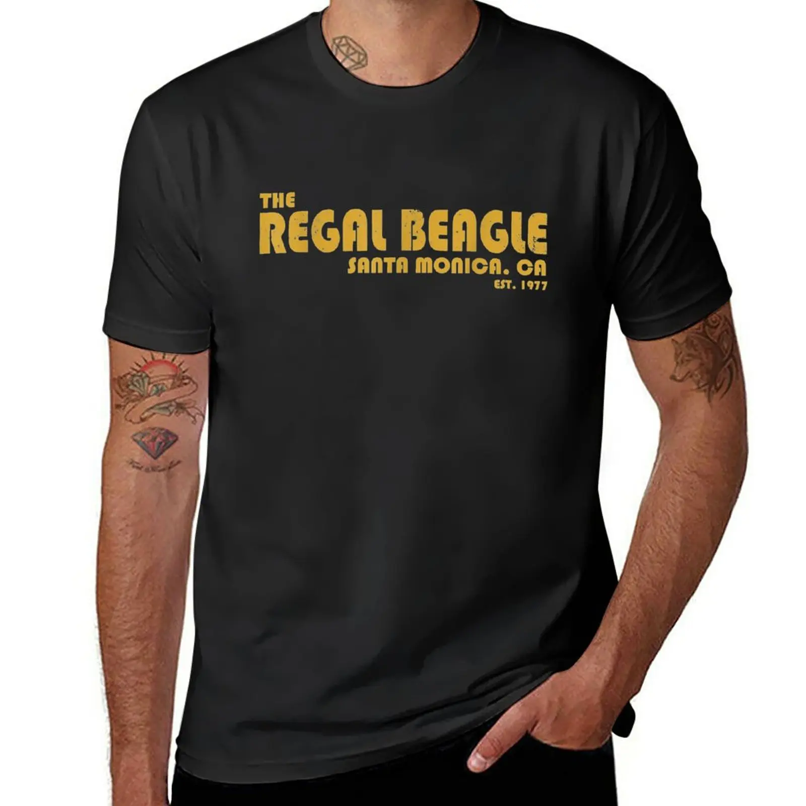 Novità The Regal Beagle Company Sitcom 70S 80S Threes Funny T-Shirt Magliette Pesanti T-Shirt Short Mens Tall T-Shirt