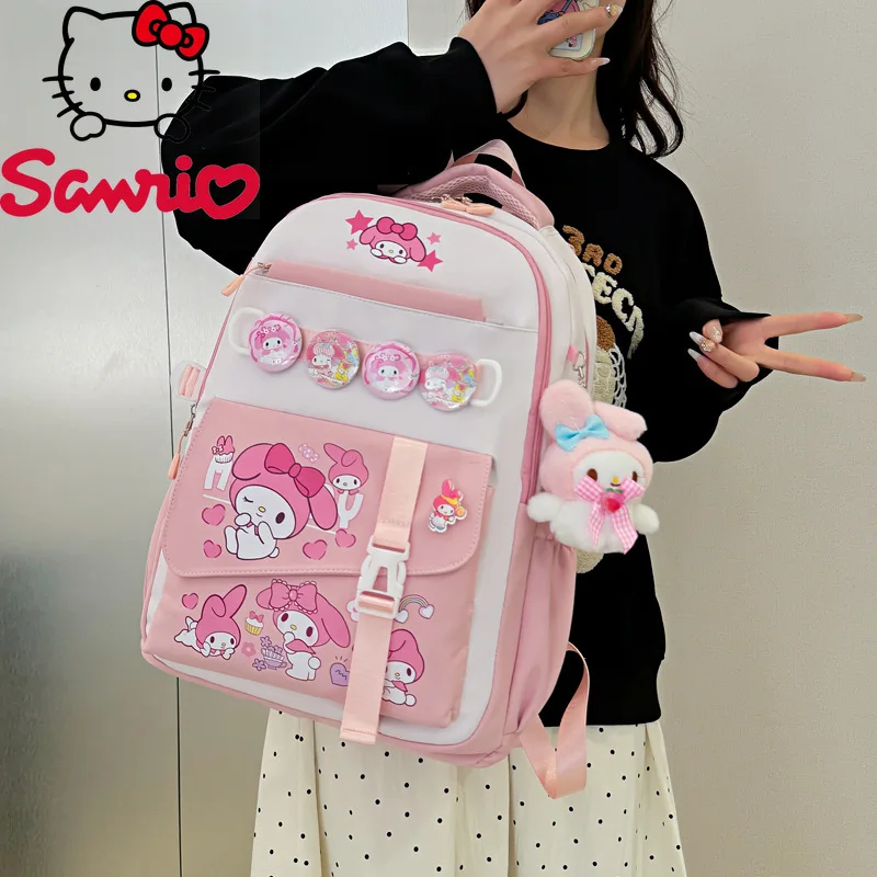 Zaino scolastico capiente della serie Hello Kitty con personaggi e colori assortiti