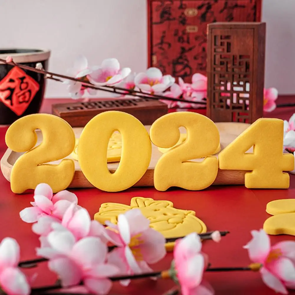 

Traditional Holiday Cookie Cutters Dragon Shape Merry Christmas 3d Cookie Cutter Stamp Set Chinese New Year Holiday for Baking