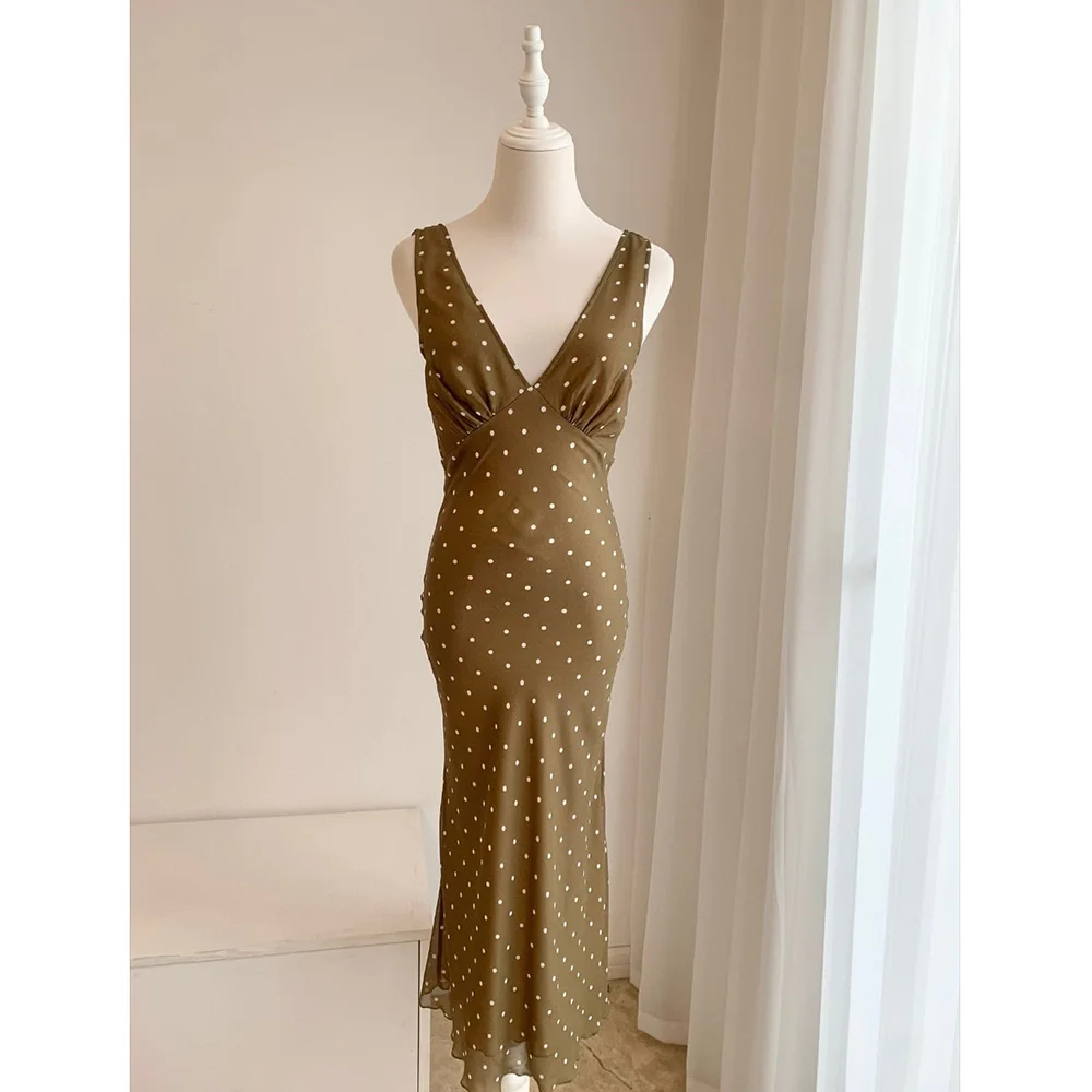 

French niche temperament double layer silk diagonal cut sleeveless V-neck olive green polka dot dress