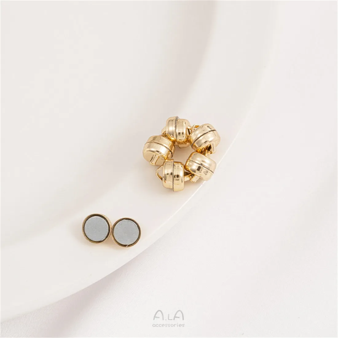 Рисунок 5 - Магнитная застежка в форме гамбургера