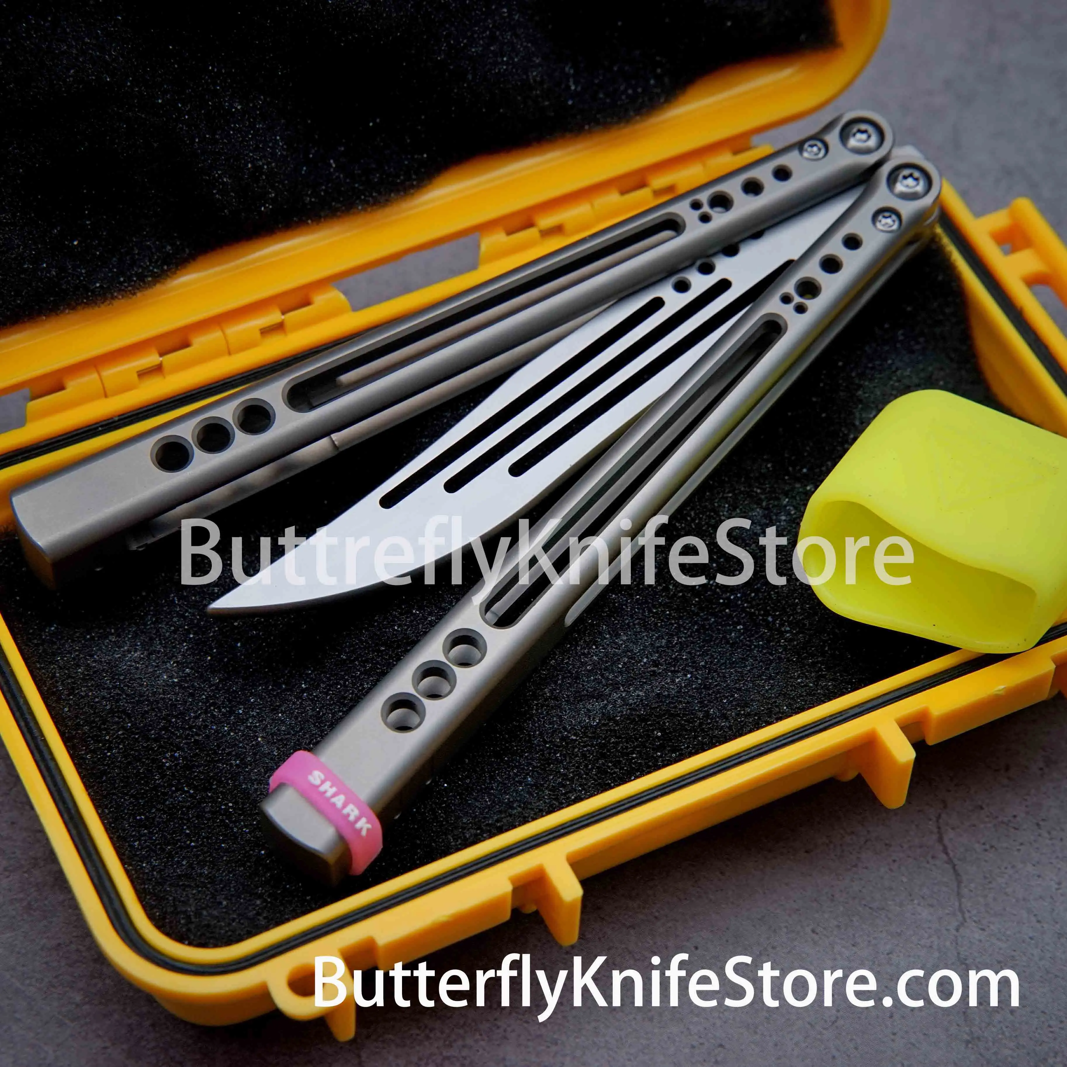 https://ae01.alicdn.com/kf/S77332a30229c4f21b32c0532fc537636k/SHARK-Gale-V4-The-SvixCo-Clone-ARME-Butterflyknife-Trainer-Balisong-Flipper-TC4-Titanium-Handle-Outdoor-Safe.jpg