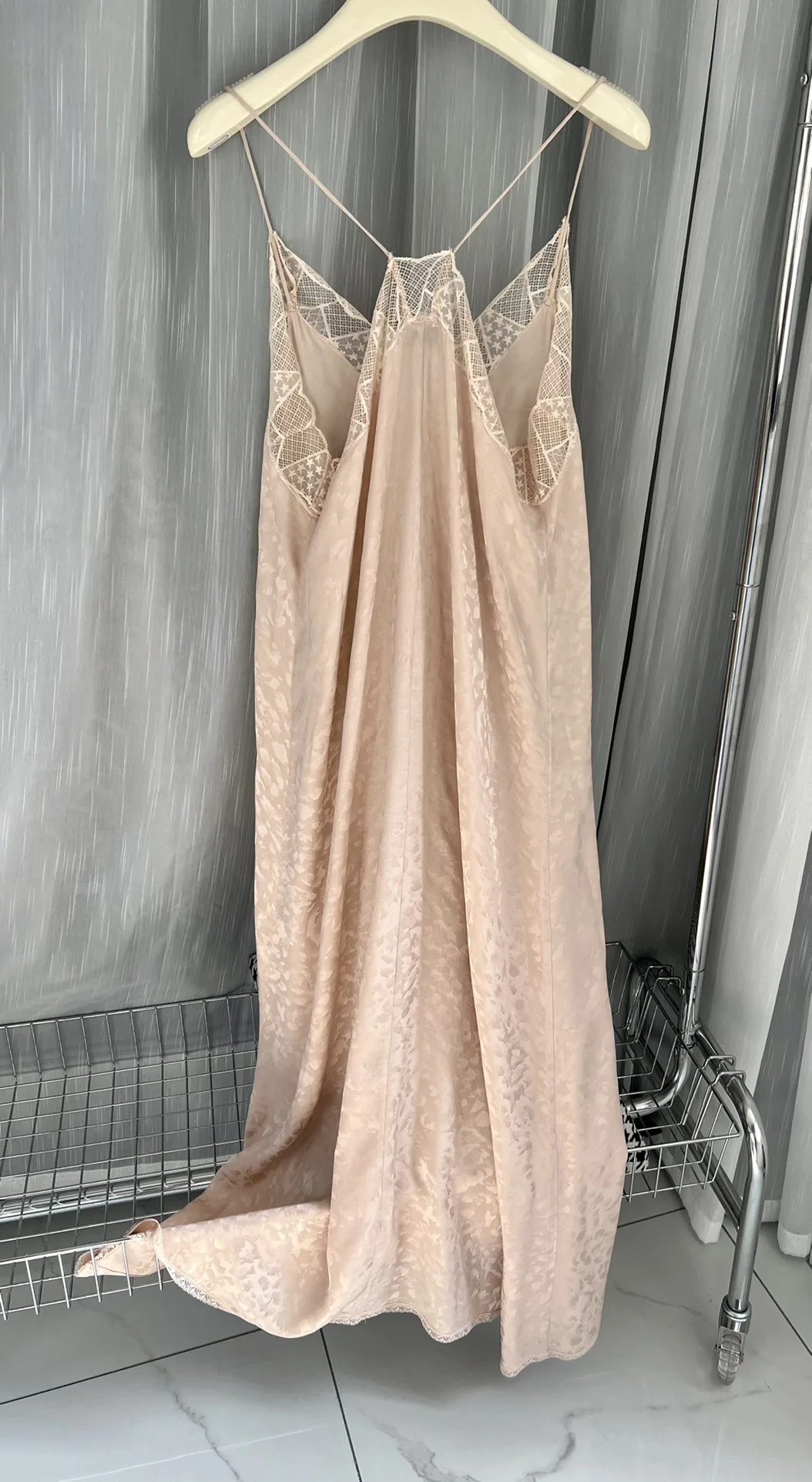 

2023 New Women Leopard Jacquard Lace Trim V-neck Suspenders Silk Mid-length Dress