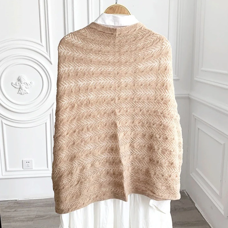 Рисунок 3 - Элегантная зимняя шаль с рукавами