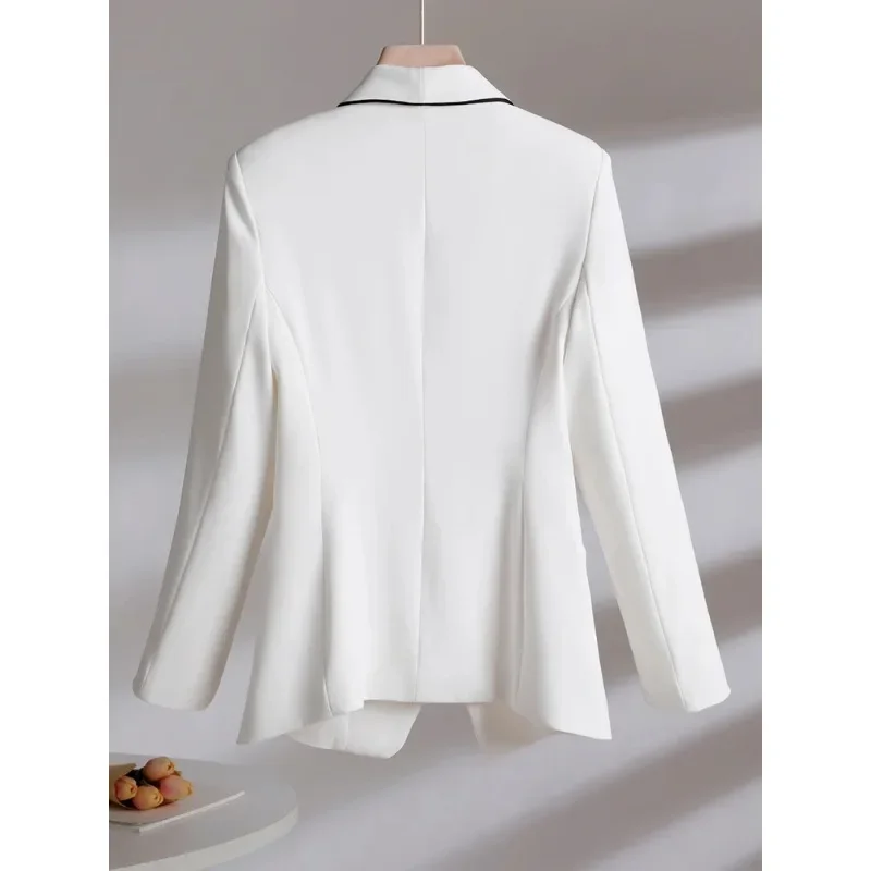 Рисунок 2 - Женский блейзер в полоску