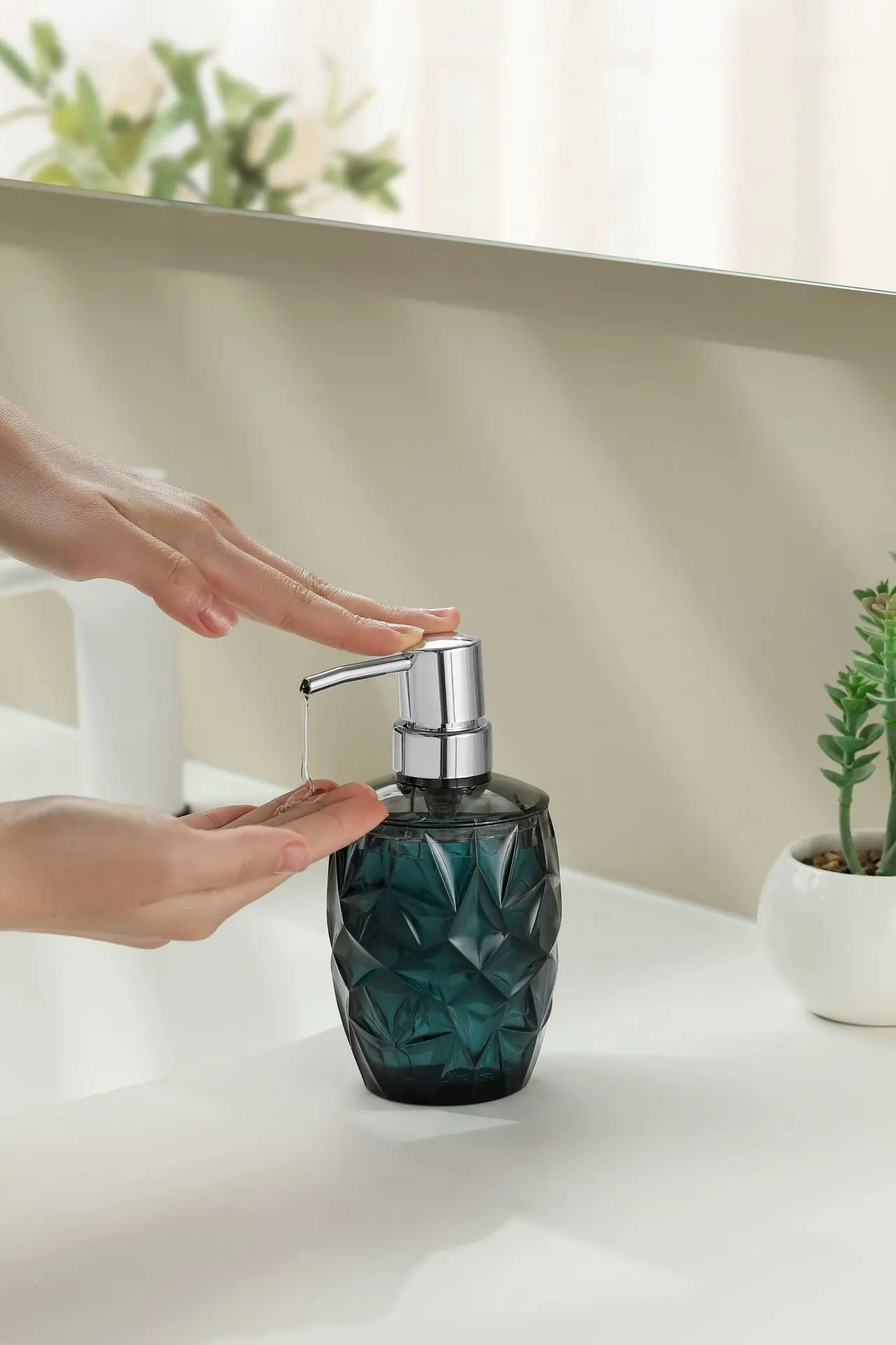 Acrylic hand sanitizer bottle for bathroom lotion bottle kitchen dishwashing liquid hand cream soap dispenser