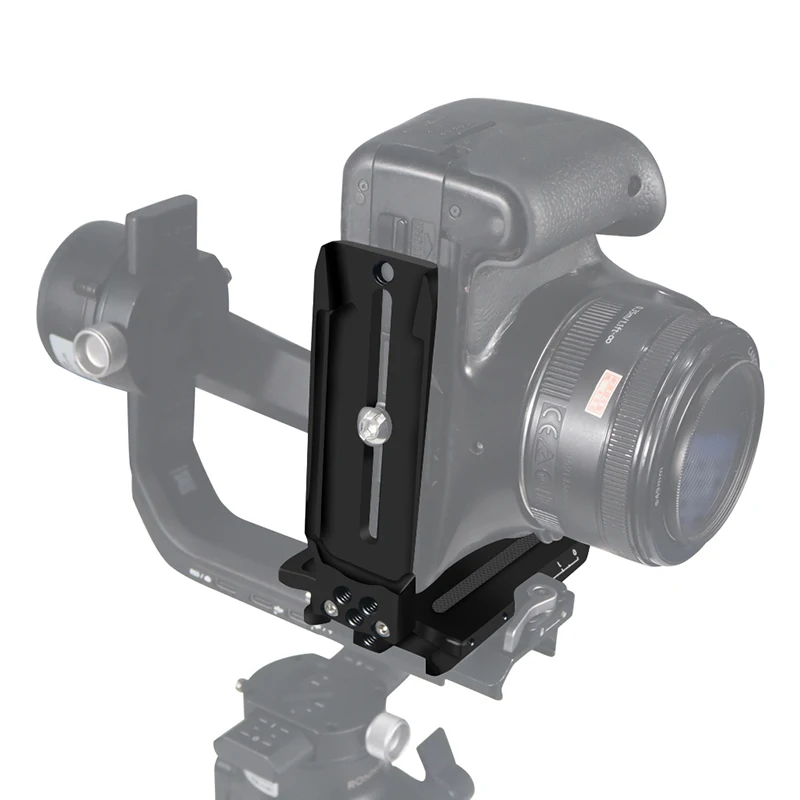 Support Cardan pour Appareil Photo en utilisation avec un monopode, stabilisant un reflex numérique.