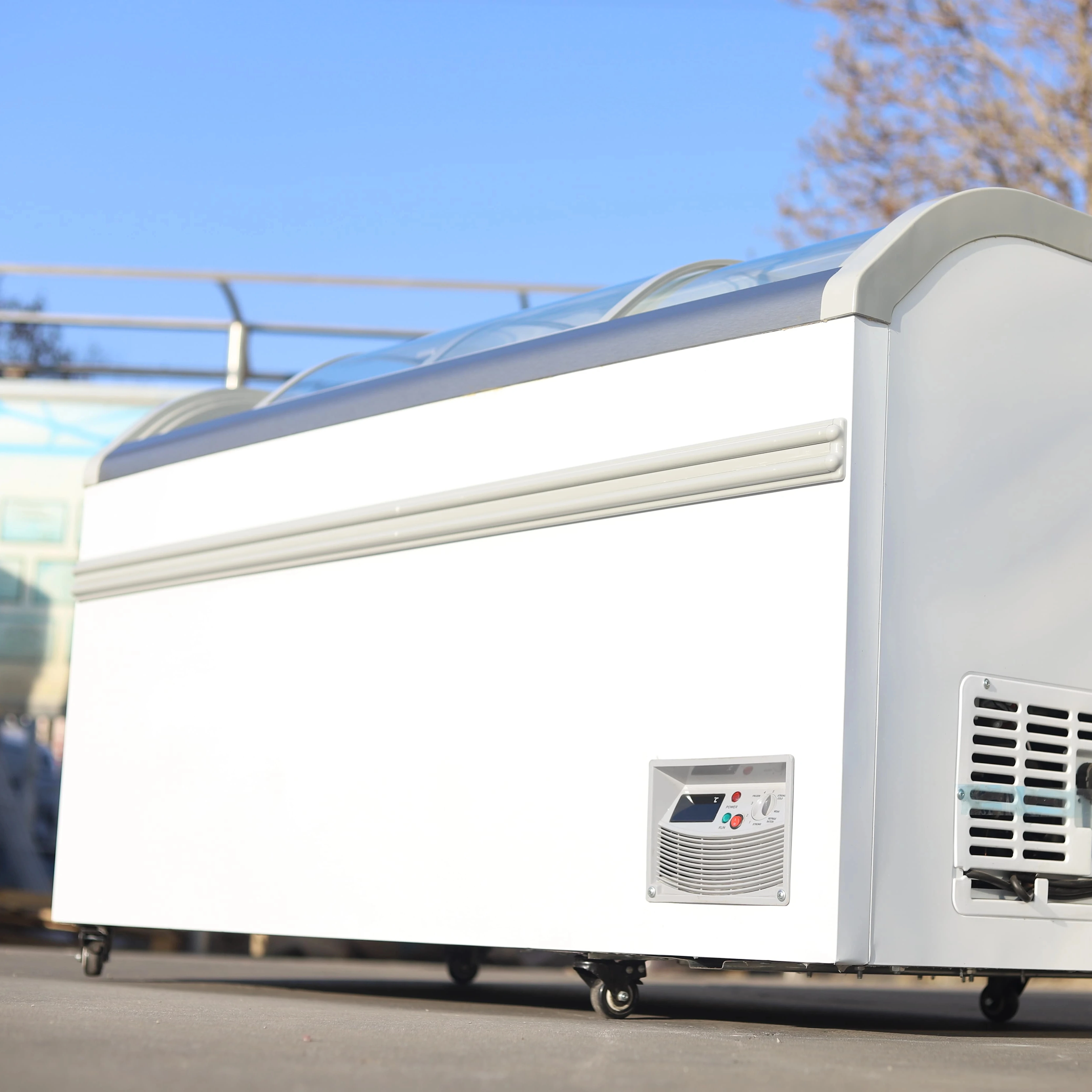 Single-Temperature Horizontal Island Freezer Direct Cooling Glass Door Refrigerator Electric Power Source For Display