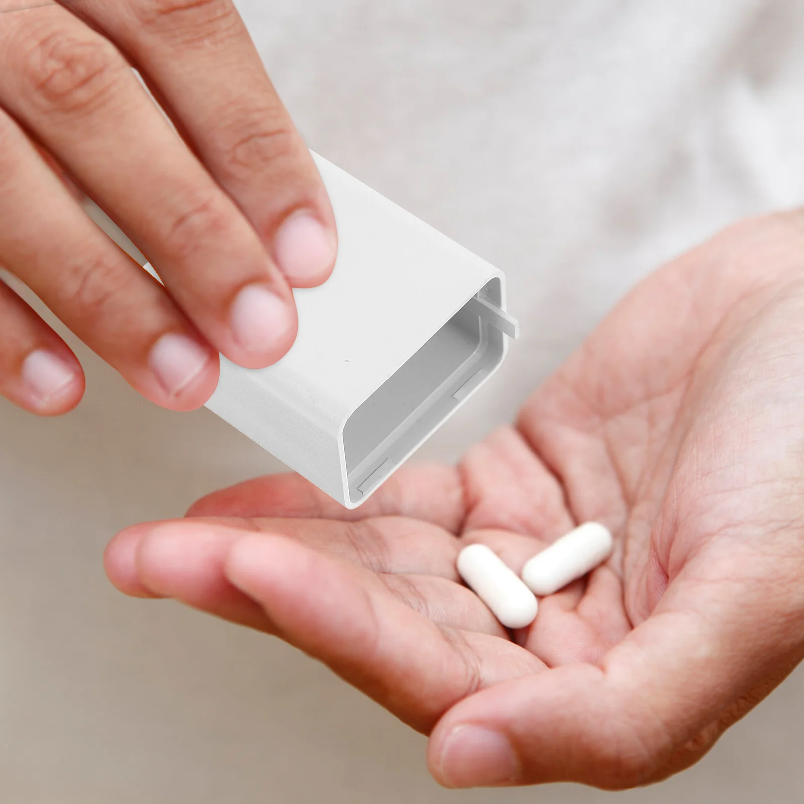 가짜 충전기 전환 플라스틱 안전  은닉 구획, 보안 현금 거치대 숨겨진 안전 벽 보관함