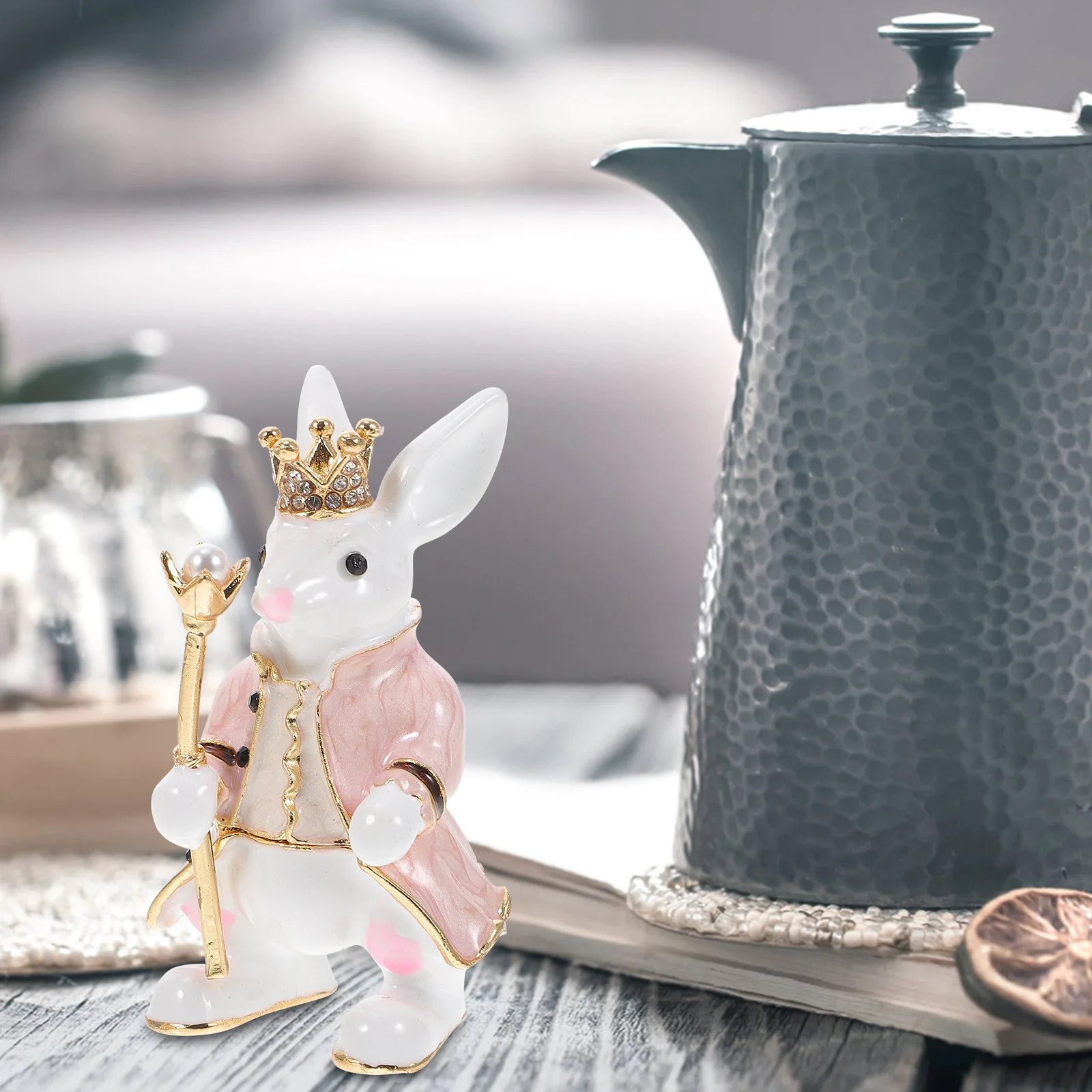 Рисунок 3 - Ручная роспись, статуэтка кролика