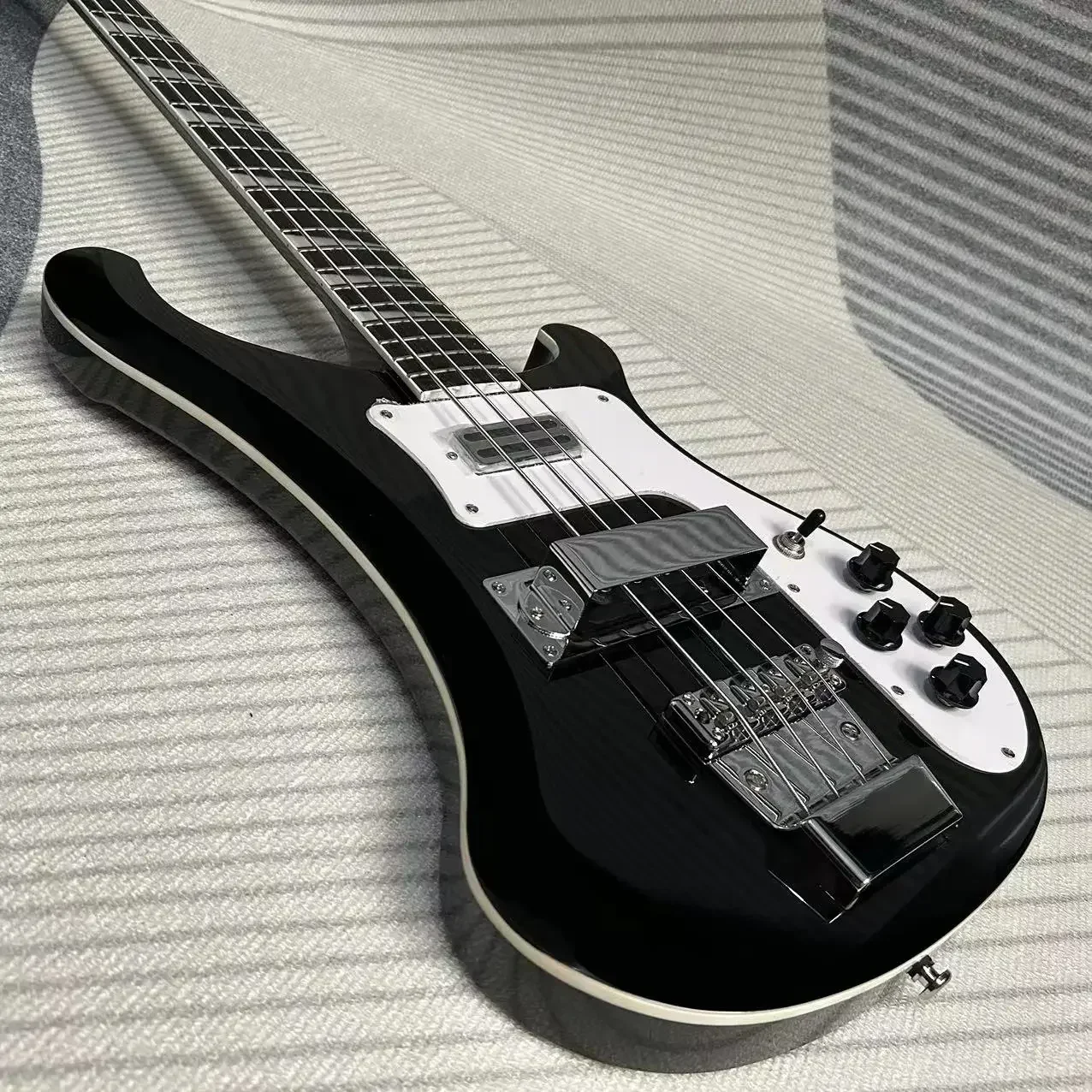 Ricken 4003 Backer Bass Electric Guitar Black Color Basswood Body Rosewood Fretboard 4 Strings Guitar viol&atilde;o Gleeson