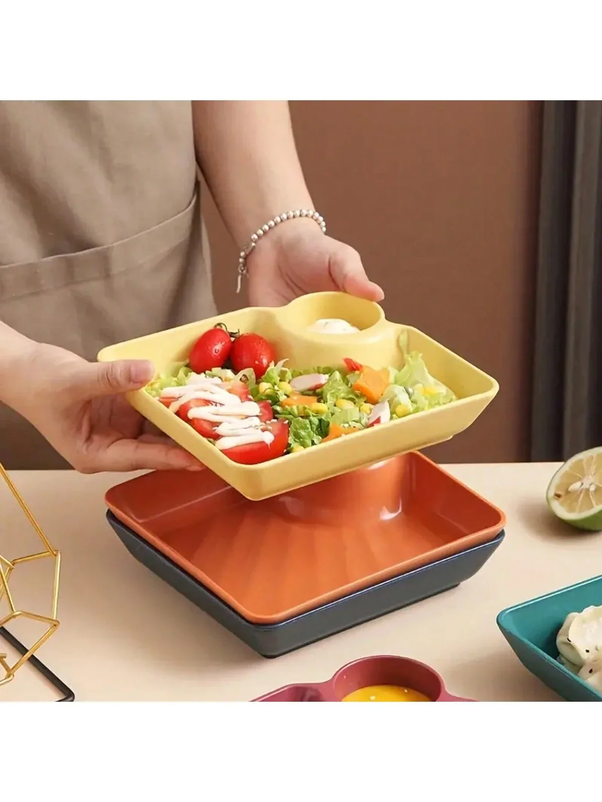 Square-shaped Food Plate 4pcs/set Including Chip Plate Sushi Plate Dumpling And Snack Plate With Sauce Separation Design