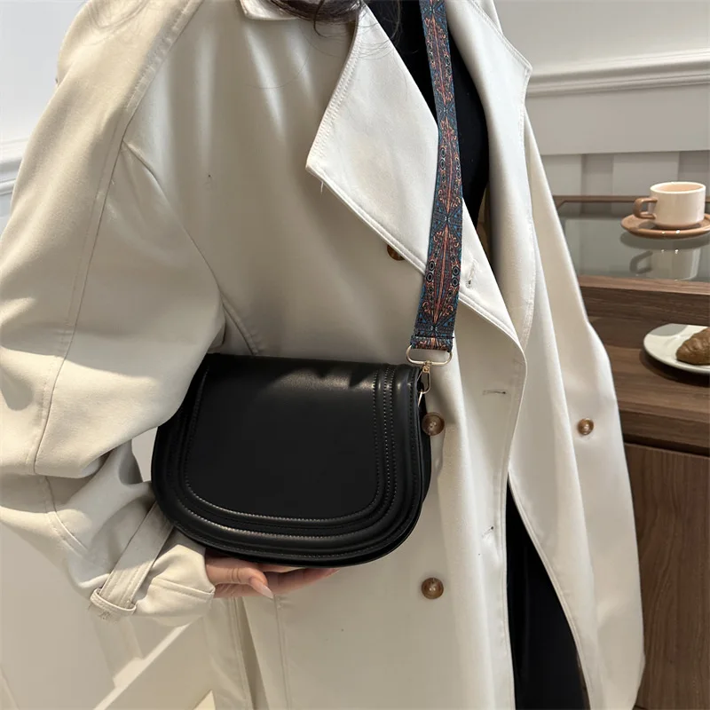 【PARFOIS】フェイクレザー クロスボディバッグ 223127 Ada. ショルダーバッグ バッグ フェイクレザーショルダーボディ