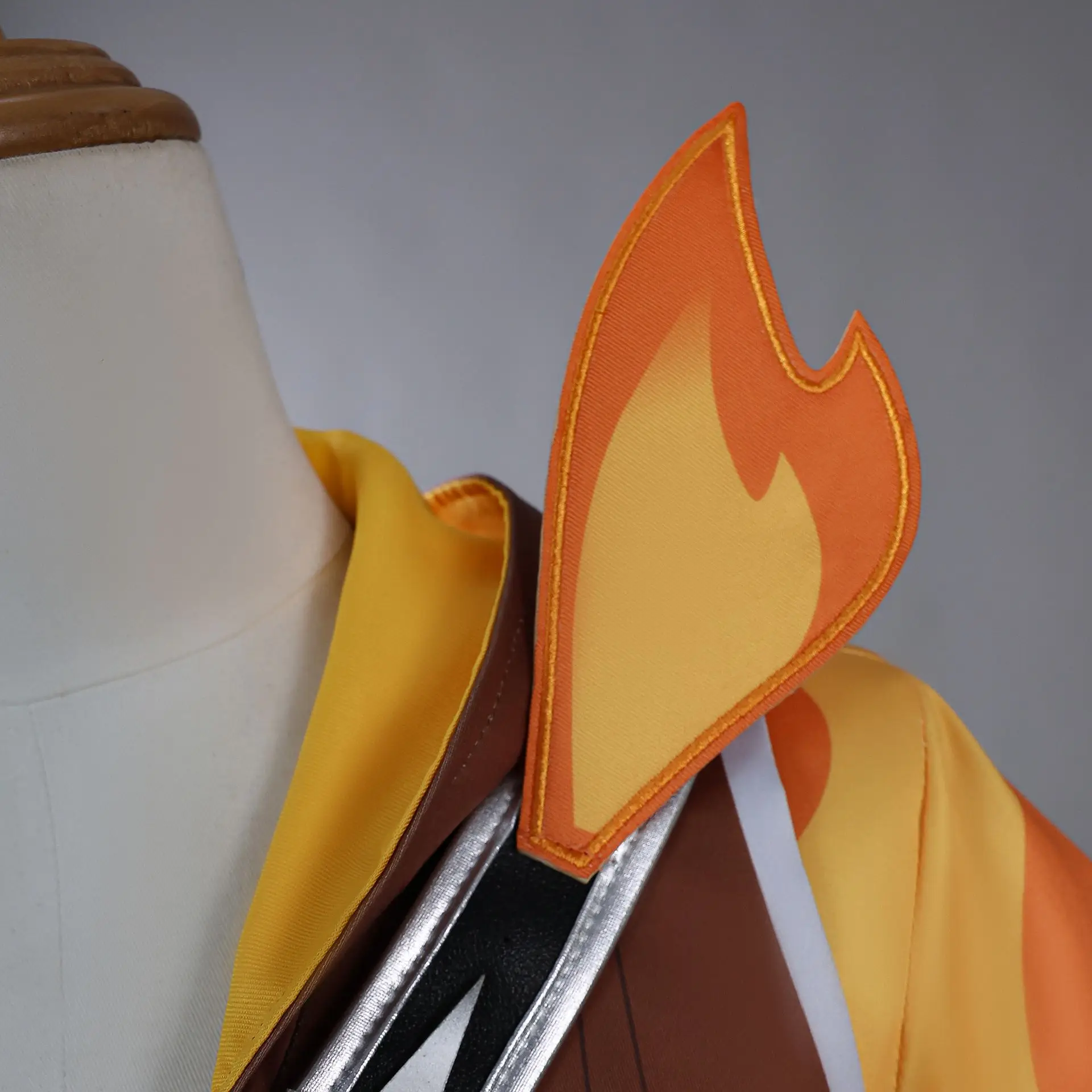 Genshin Impact: Bennett | Knights of Favonius Uniform Cosplay Costume Set 38 Genshin Impact Bennett Knights of Favonius Uniform Cosplay Costume