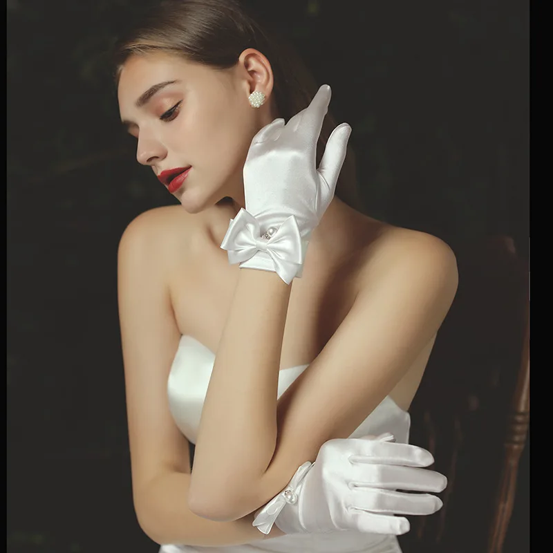 CC Elegant Gloves Wedding Events Women Accessory Bridal Jewelry Engagement Short Wrist Satin Luvas Bow-knot Shape Mittens WG016