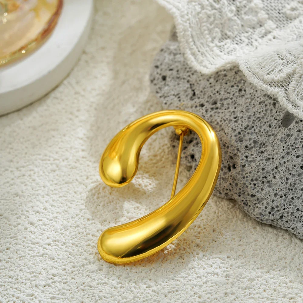 2025 New Personality Molten Droplet C Shape Brooch for Women Sleek Stainless Steel PVD Waterproof Minimalist Versatile Brooches