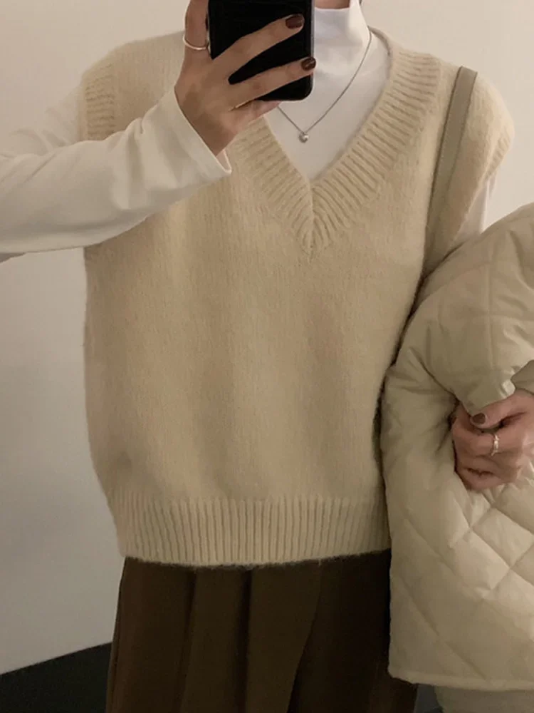 New Autumn and Winter Women's V-neck Solid Color Pullover Sweater Vest Sleeveless Casual Loose and Versatile Women's Knitted Top