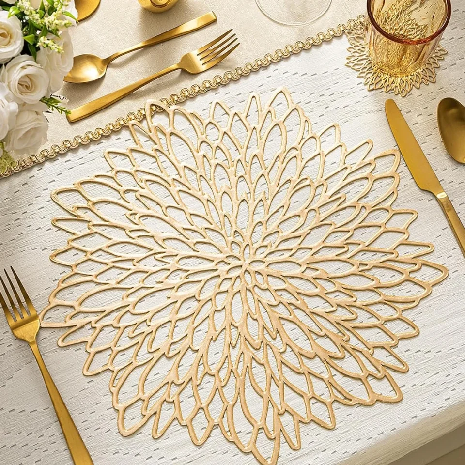 Set Di 4 Tovagliette Americane A Forma Di Cuore: Antiscivolo, Resistenti Al Calore, In PVC, Colore Argento