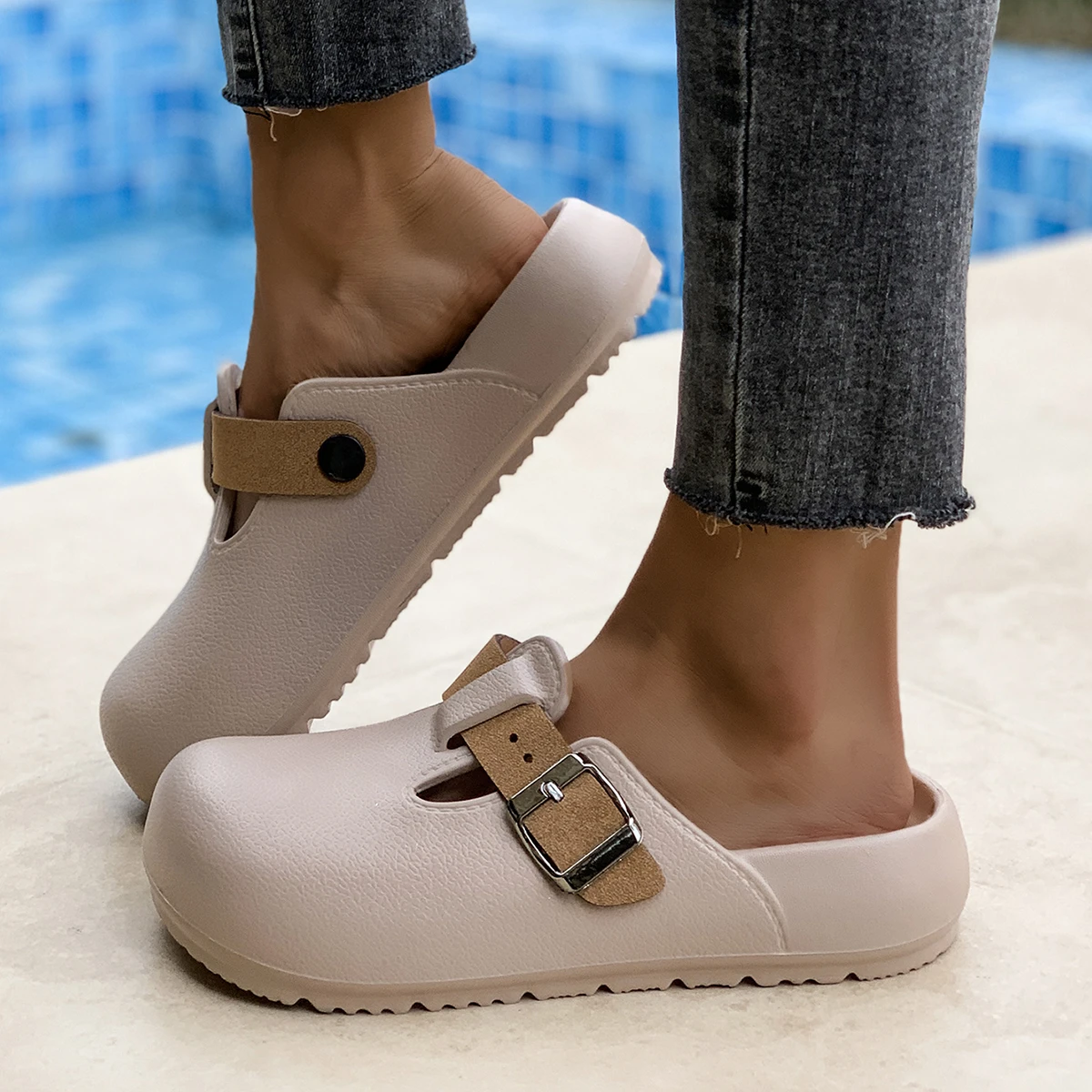 Fashion Clogs Platform Slippers Women Outdoor Anti-Slip Sandals Soft Soles Designer Shoes Waterproof Slippers Women Slides