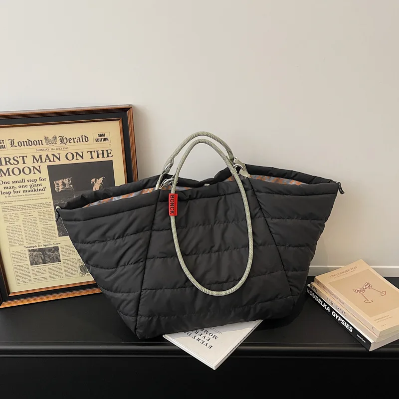 Fashionable Minimalist Cotton Tote Bag - Lightweight and Versatile for Outdoor Commute and Travel