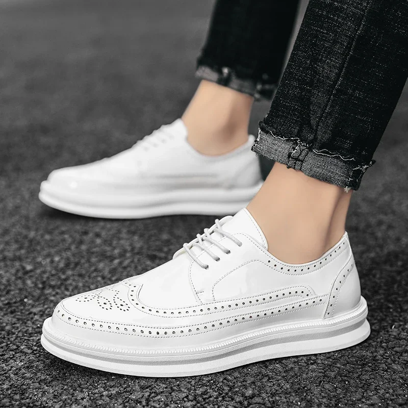 

Men Carved Flat Casual Dress Shoes White Leather Soft Bottom Lace Up Brogue Footwear Male Nonslip Outdoor Light Chaussure Homme