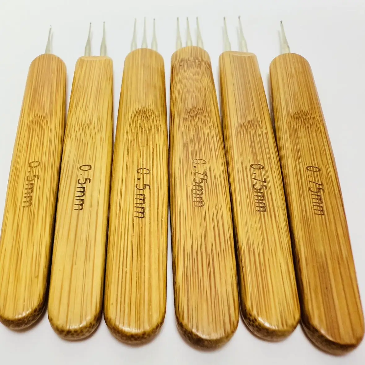 0.5mm/0.75mm 대나무 크로 셰 뜨개질 뜨개질 바늘 후크 Dreadlock 크로 셰 뜨개질 후크 크로 셰 뜨개질 바늘 머리 Dreadlocks 도구 브레이드 공예