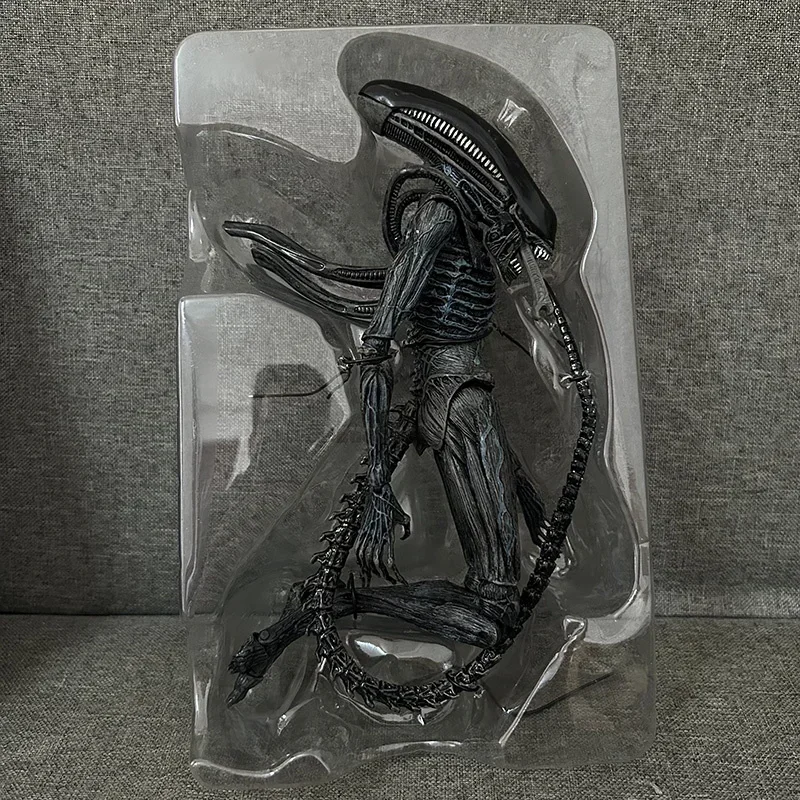 thumbnail image 1 of Estatuilla de PVC modelo xenomorfo alienígena negro, figuras de acción de Presidencia a Alien Zzburg, colección de mantequilla, juguetes de decoración, regalos por contrato, 7", 1 of 5