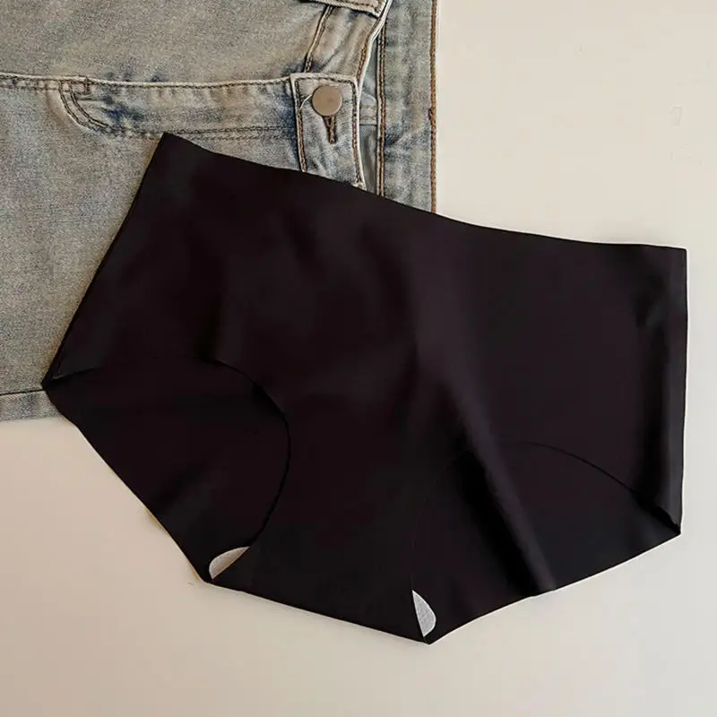 Women's Seamless Panties Sexy Silk Ice Briefs Quick Dry Underwear Female Trackless Panties Fresh Summer Panties