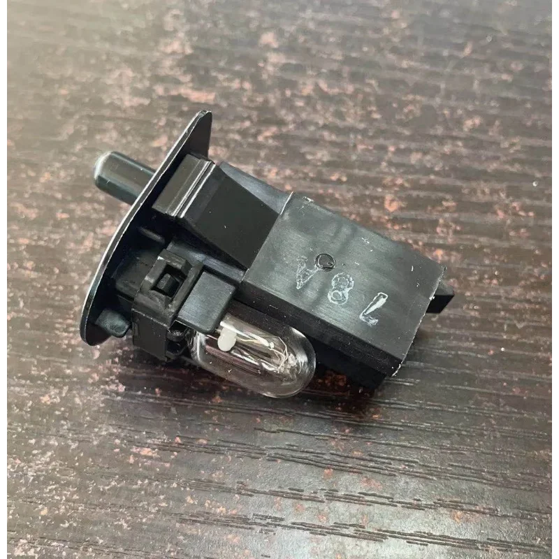 

Для Jeep GrandCherokee Guide Freeman Chrysler Dodge Ram PickupWar Horse Challenger Перчаточная коробка светильник Switch 04565022 53108410